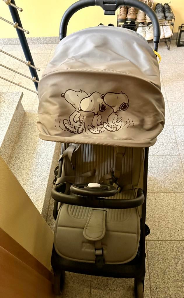 Easywalker buggy Peanuts Snoopy editie – compact voor reizen, Ophalen of Verzenden, Zo goed als nieuw, Regenhoes