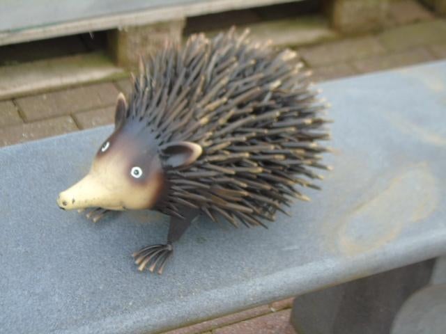 statue d un hérisson en fer forgé couleurs ., Enlèvement ou Envoi, Neuf, Métal, Animal