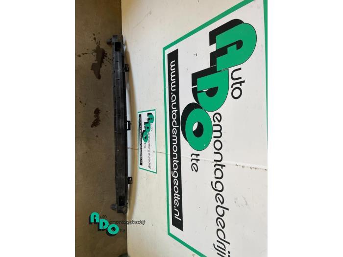 Cadre pare-chocs avant d'un Peugeot 206 (206 98-), -, 3 mois de garantie, Utilisé, -