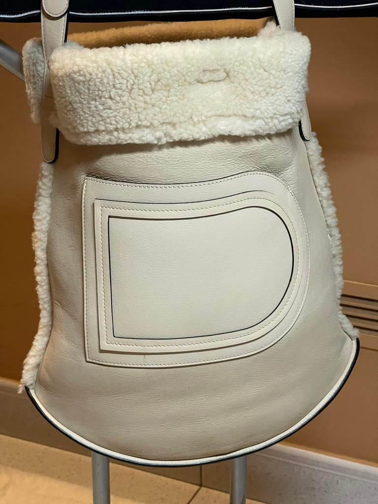 Delvaux pin mouton retourné, Handtassen en Accessoires, Tassen | Damestassen, Ophalen of Verzenden, Zo goed als nieuw, Handtas