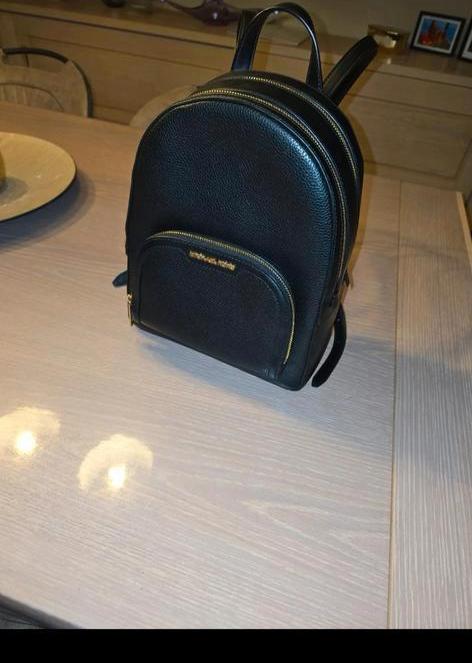 Michael Kors rugzak voor dames, Handtassen en Accessoires, Tassen | Rugtassen, Zo goed als nieuw, Overige merken, Minder dan 25 cm