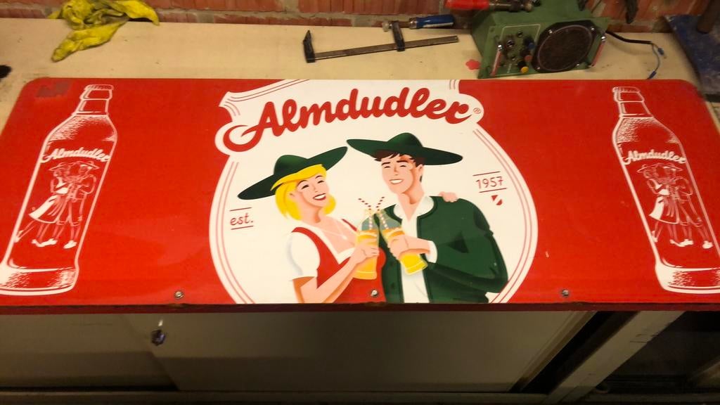 Almdudler metalen reclamebord, Verzamelen, Ophalen, Gebruikt, Reclamebord