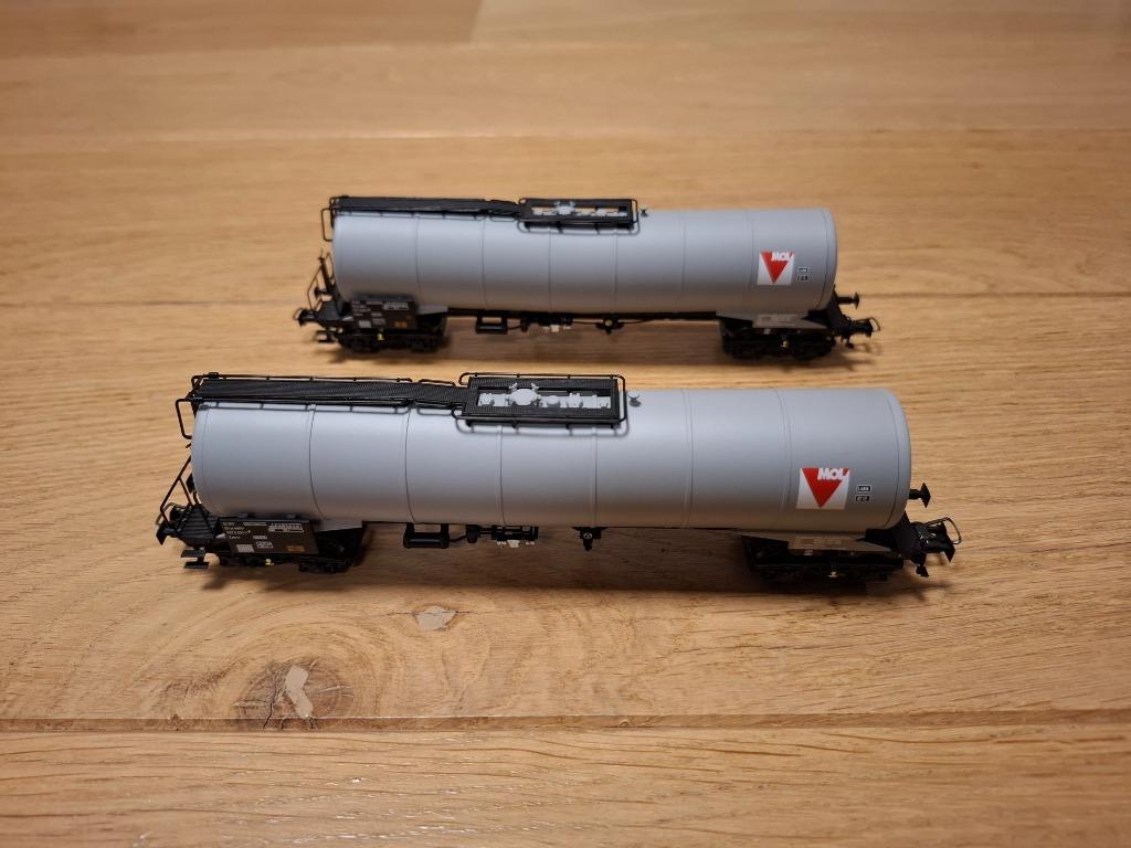 Van Biervliet 81036 - 2 wagons citernes MOL, Hobby & Loisirs créatifs, Trains miniatures | HO, Comme neuf, Wagon, Autres marques