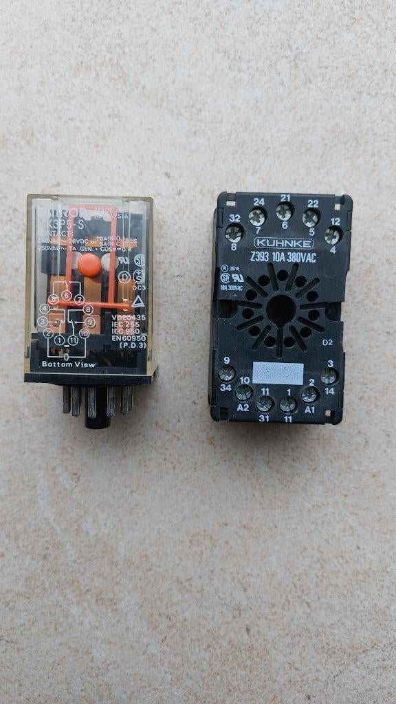 relais Omron MK3P-S spoel 24vac/ 3pol  230v 10A, Ophalen, Zo goed als nieuw
