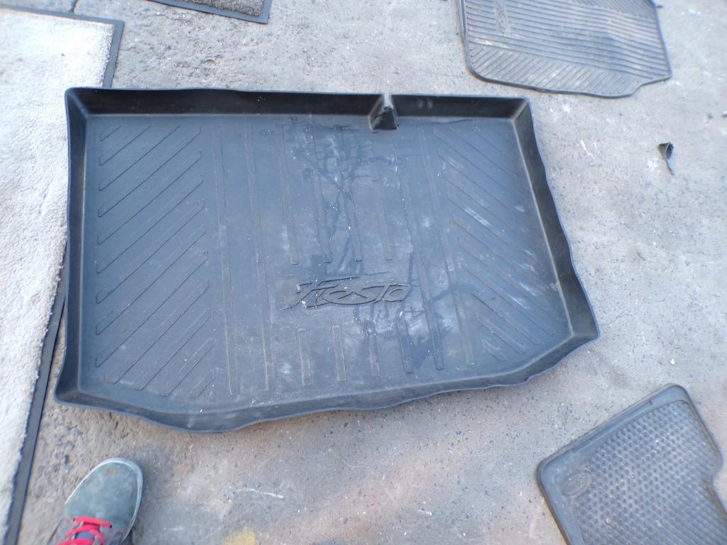 Tapis de coffre plastique Ford Fiesta 6 2012 LP/14988, Autos : Pièces & Accessoires, Enlèvement, Utilisé, Ford