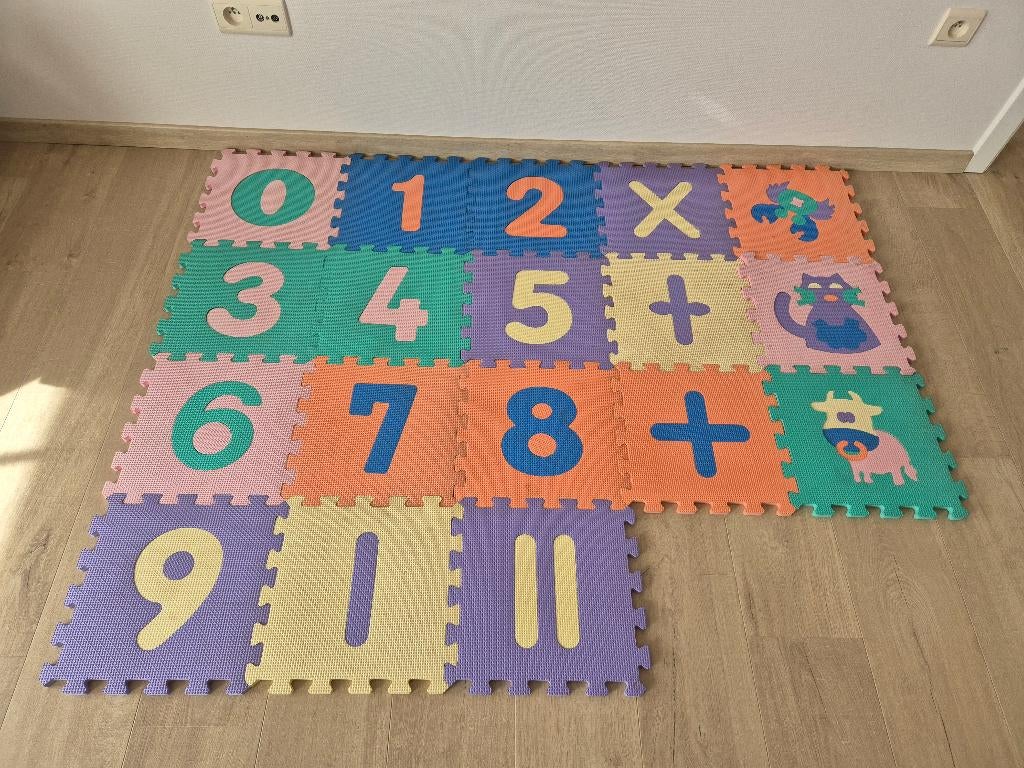Tapis de jeu avec numéros, symboles et chiffres (17 pièces), Enfants & Bébés, Enlèvement ou Envoi, Utilisé