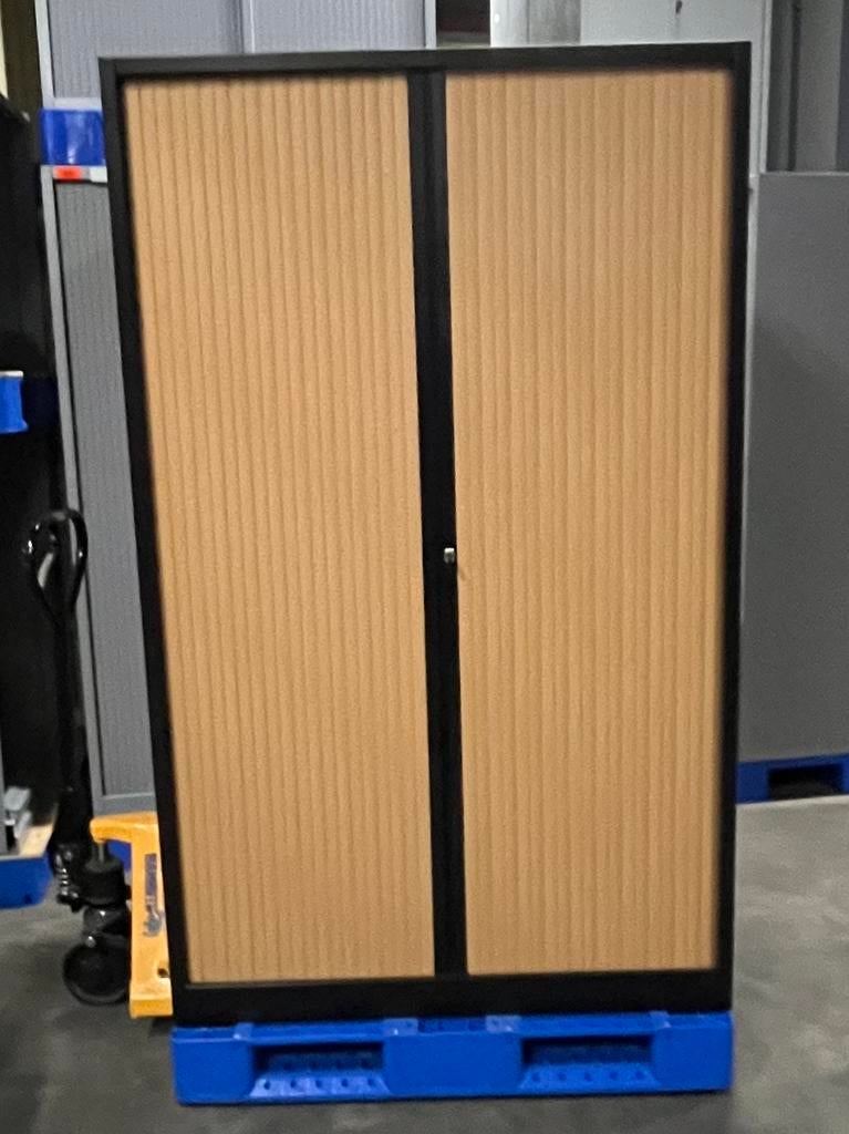 Classeur à portes roulantes, portes à motif noir/bois, Enlèvement