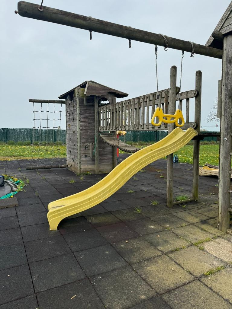 speeltuin toestel 2 torens rubber tegels, Ophalen of Verzenden, Gebruikt, Schommel, Aanbouwonderdeel