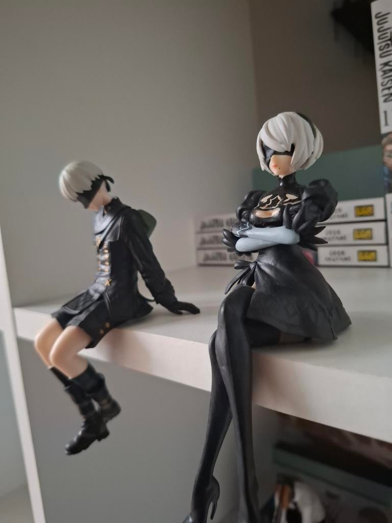Deux figurines d'anime Nier, Enlèvement ou Envoi