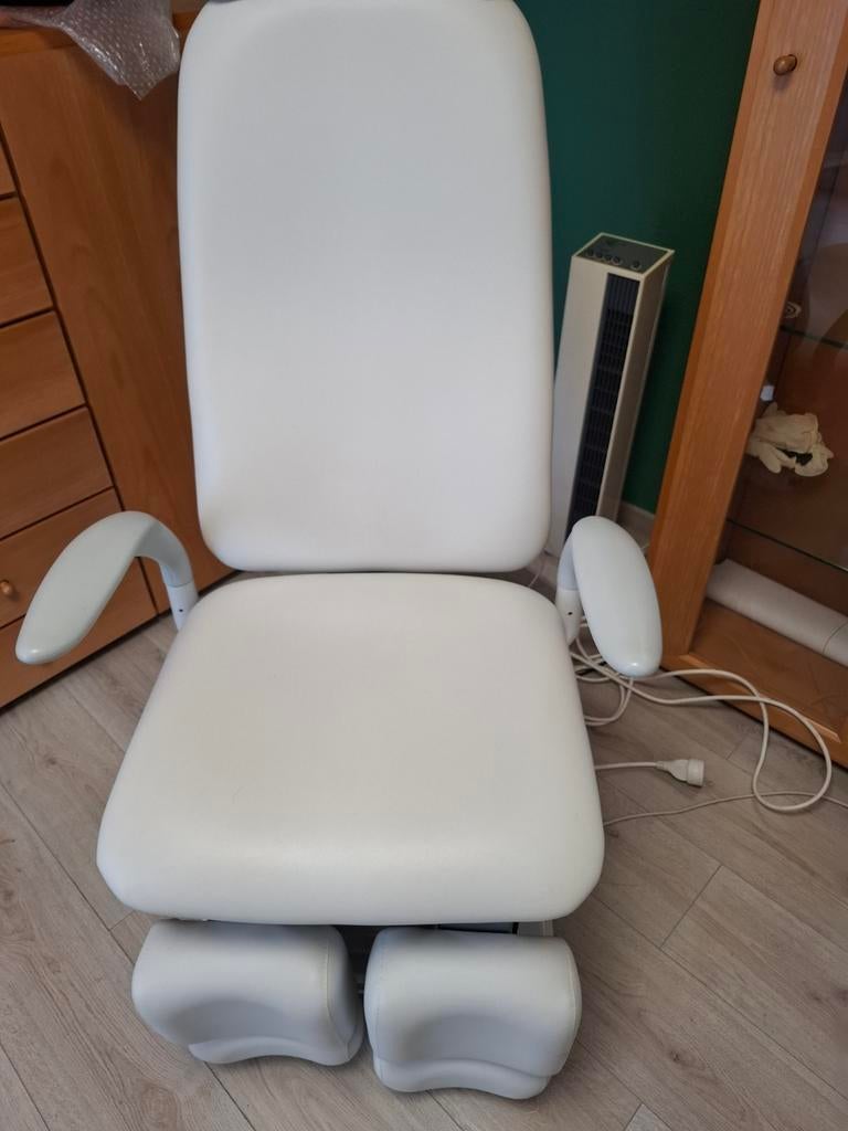 Elektrische Behandelstoel., Elektronische apparatuur, Persoonlijke Verzorgingsapparatuur, Ophalen, Zo goed als nieuw, Hand- en Voetverzorging