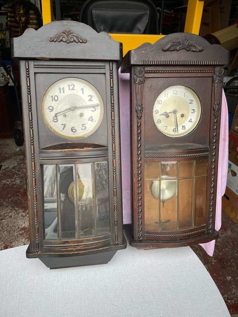 2 oude klokken inclusief sleutel, Ophalen