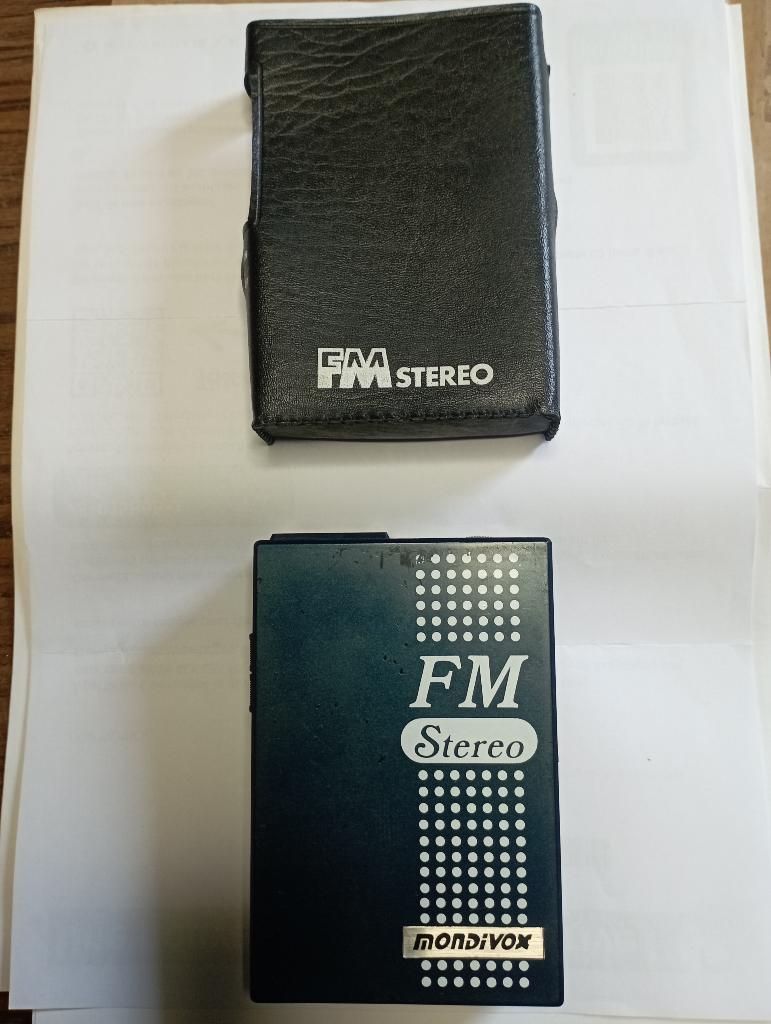 Walkman radio FM Stereo + etui Mondivox, TV, Hi-fi & Vidéo, Walkman, Discman & Lecteurs de MiniDisc, Walkman ou Baladeur, Enlèvement