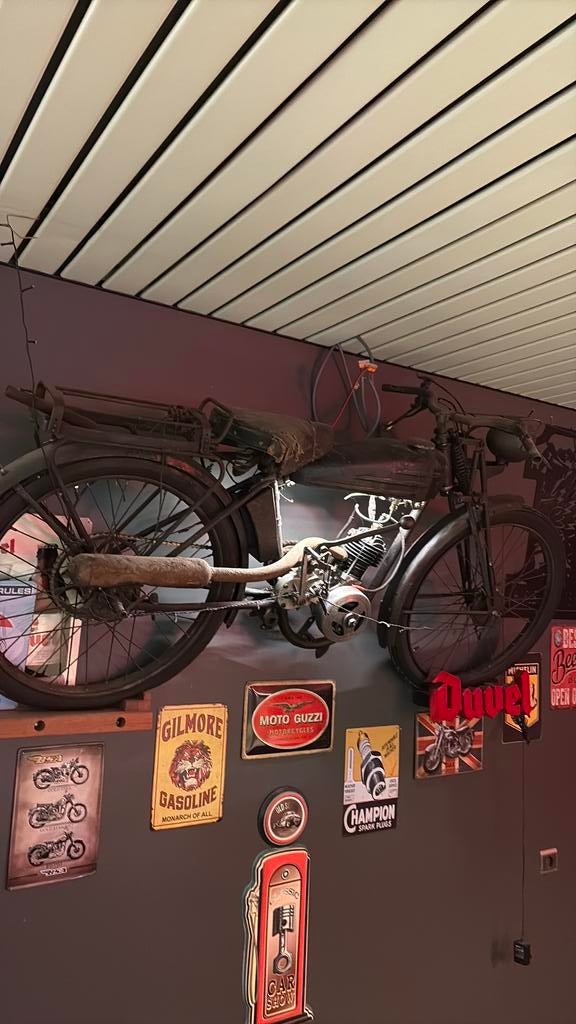 Oude moto, bromfiets