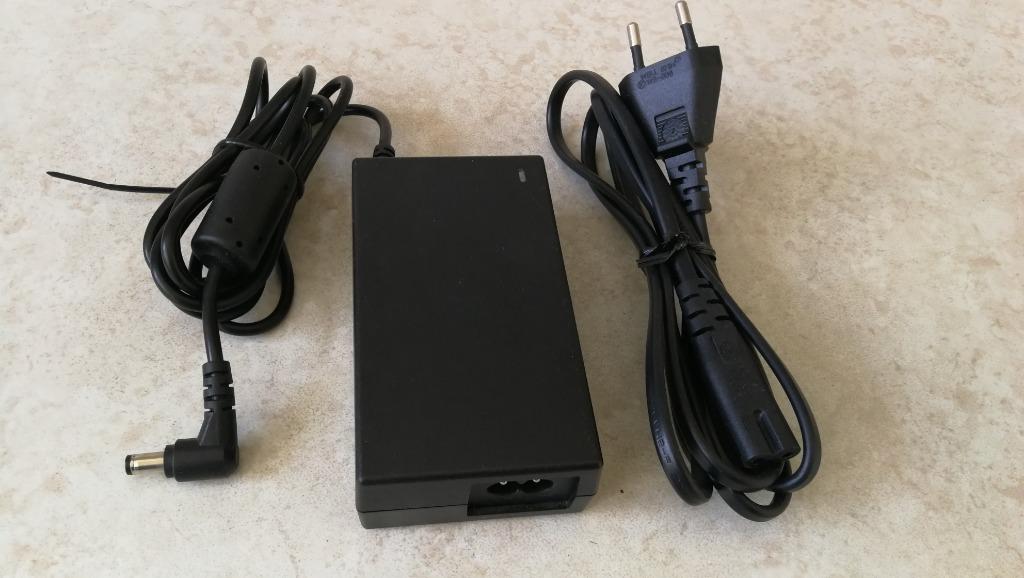 Laptop lader 12v - 4,6 max   (14), Ophalen, Zo goed als nieuw