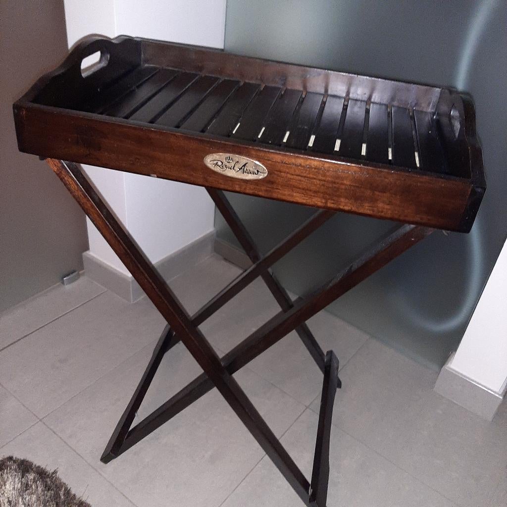 Donker houten tafeltje Royal Arrow, Ophalen