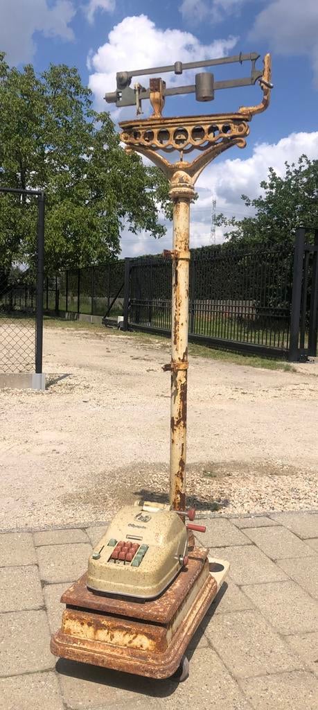 Antieke weegschaal + rekenmachine, Enlèvement