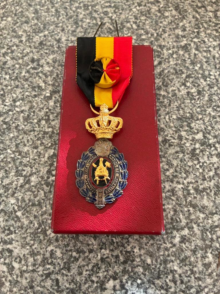 Belgisch ereteken van de arbeid, Ophalen