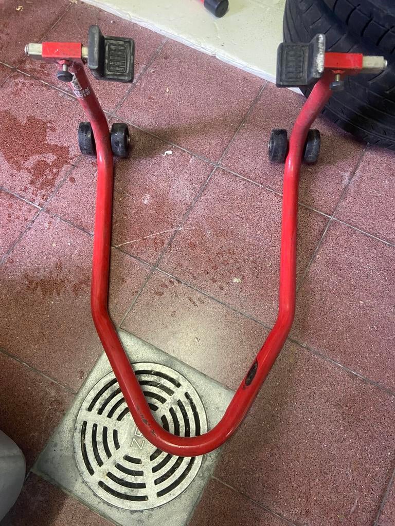 Paddock voor en achter, Ophalen