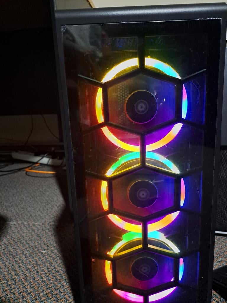 PC de jeu AMD Ryzen 5 3400 16 Go de RAM AMD Vega 11 SSD 512, Enlèvement