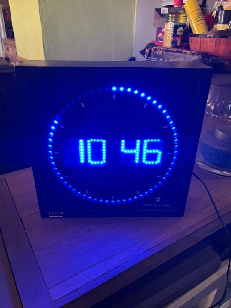 Led wandklok, Ophalen, Wandklok