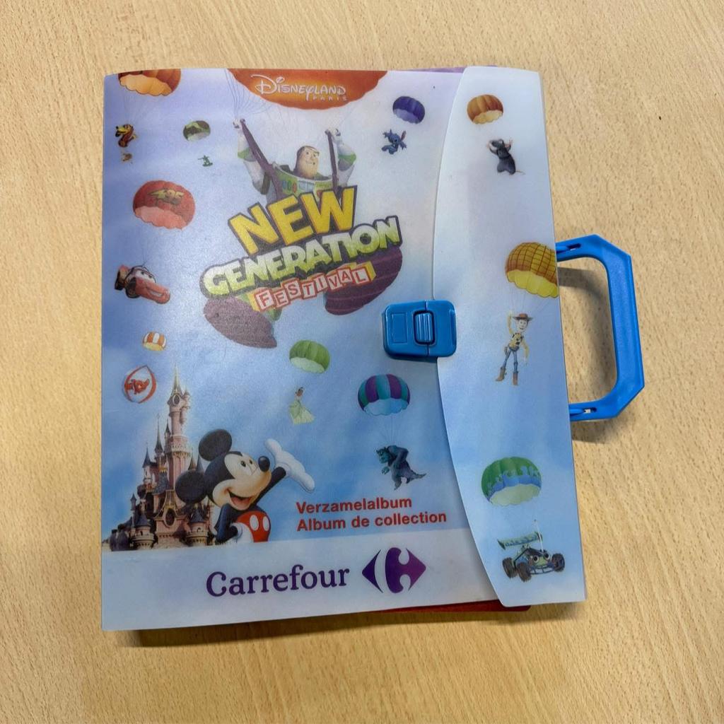 Album complet 120 badges Disney – Disneyland Paris, Collections, Enlèvement ou Envoi