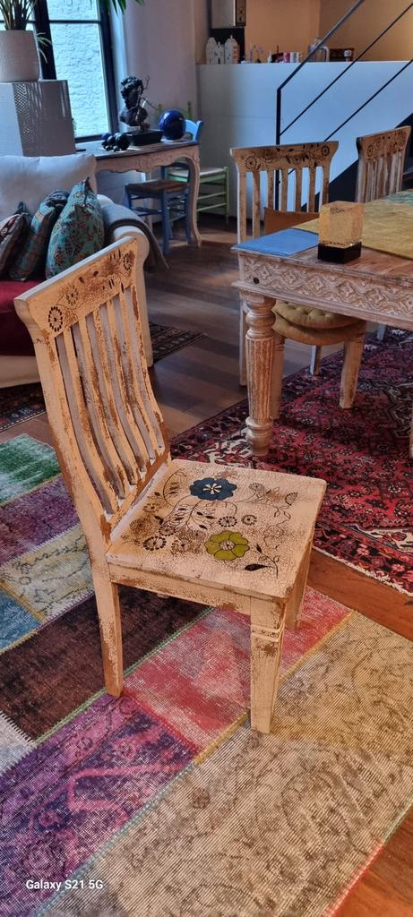 Table, 8 chaises et armoire, 150 à 200 cm, Comme neuf, Enlèvement, 50 à 100 cm