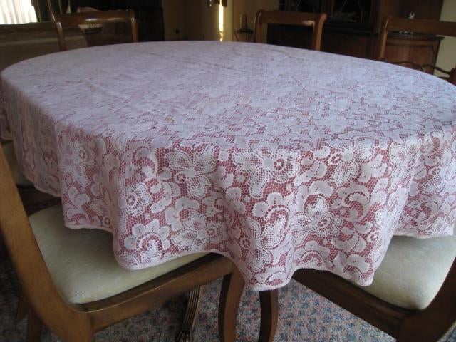Tafelkleed ovaal, dubbel gevoerd, onder roze, boven kant, Huis en Inrichting, Keuken | Textiel, Ophalen, Roze