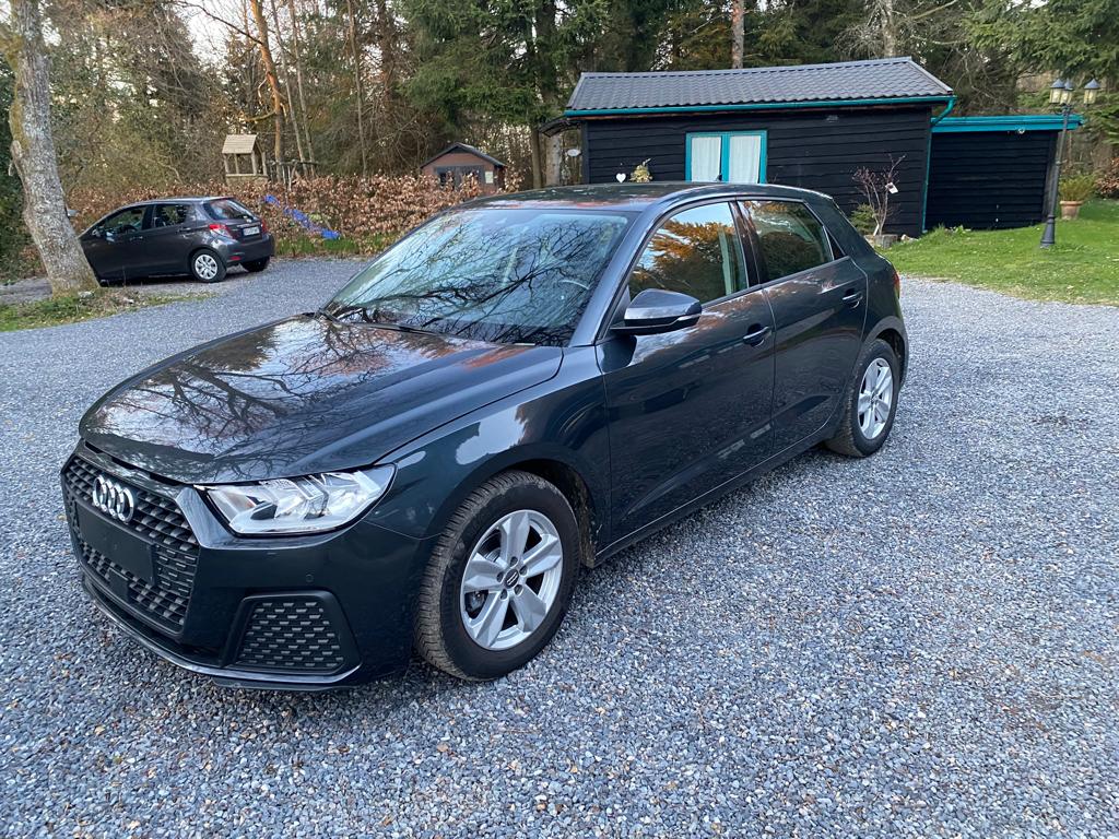 Te koop Audi A1, Auto's, Audi, Particulier, A1, Android Auto, Benzine, Euro 6, Berline, Handgeschakeld, Zilver of Grijs, Grijs