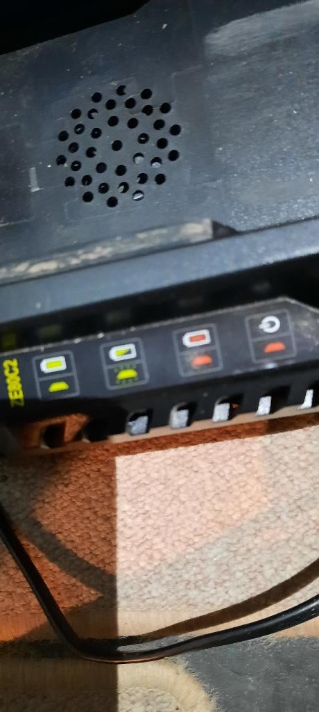 Batteries + chargeur, Enlèvement, Utilisé, Rechargeable