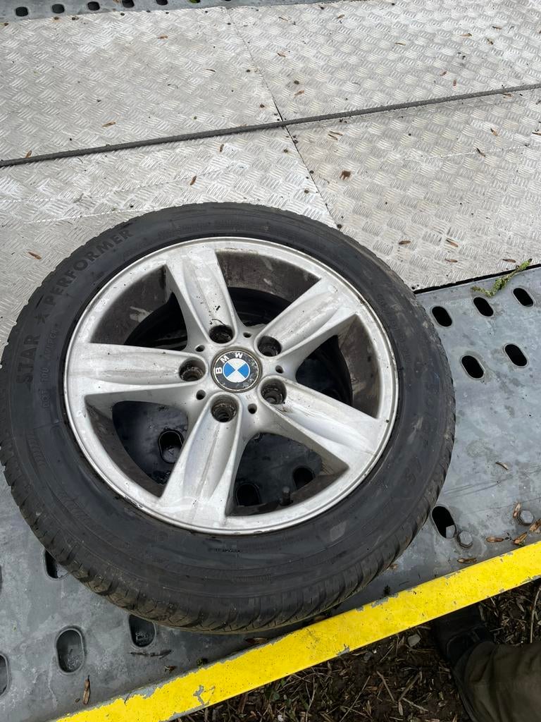 Bmw e87, Enlèvement, Pneu(s)