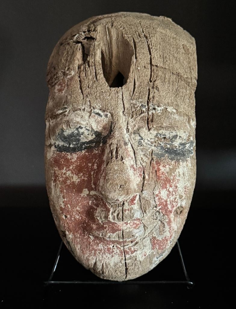Oud-Egyptisch houten sarcofaagmasker, Ophalen