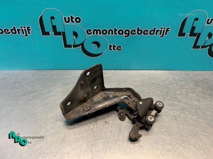 Schuifdeurrol links van een Peugeot Partner (Partner 02-) (E, Gebruikt, -, -, Ophalen of Verzenden