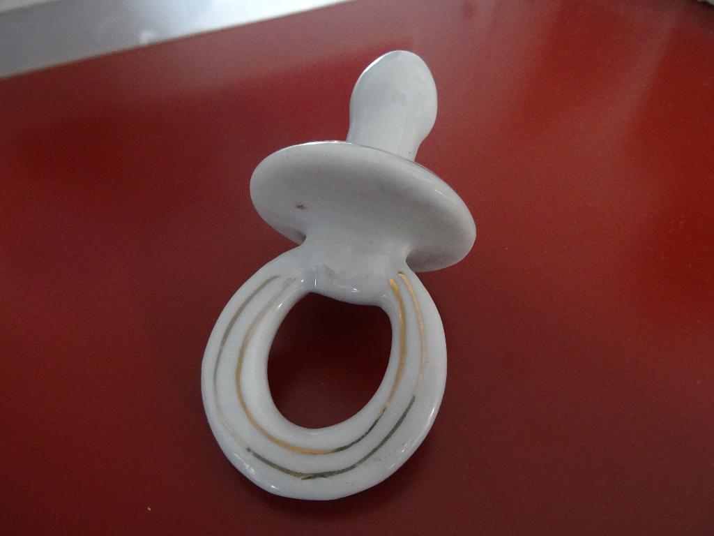Sucette en céramique pour ornement ou souvenir., Enfants & Bébés, Enlèvement ou Envoi, Utilisé