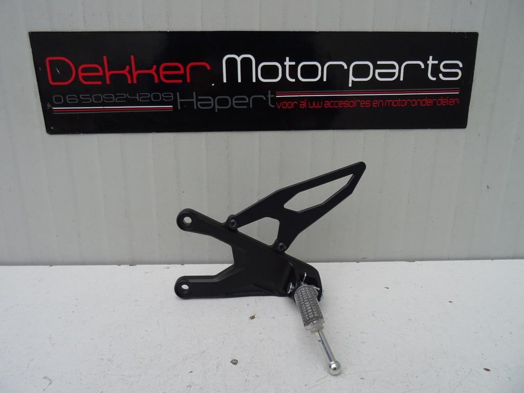 Linker Schetsplaat / Voetsteun links Yamaha YZF R1 2015-2025, Neuf, -, -, -