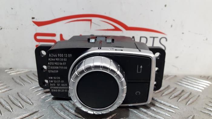 Bouton I-drive d'un Mercedes CLA, 3 mois de garantie, Utilisé, -, -