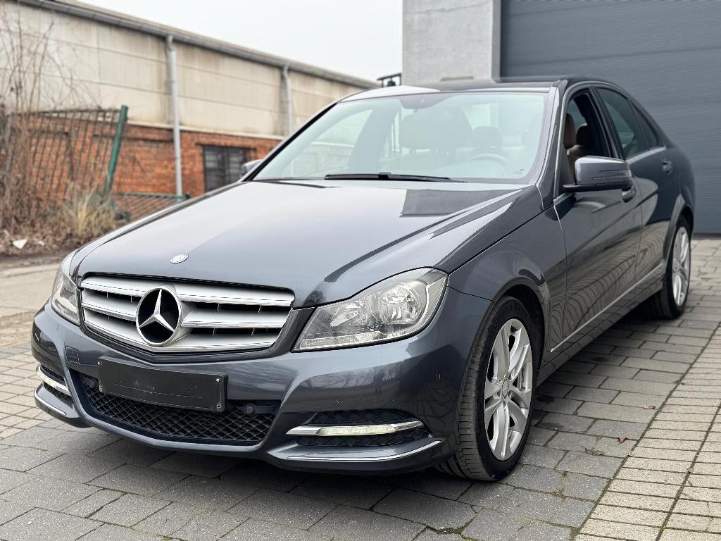 LA MERCEDES CLASSE C 2014 AVEC 116 000 KM DE BERLINE, Autos, Achat, Entreprise, Boîte manuelle, 5 portes