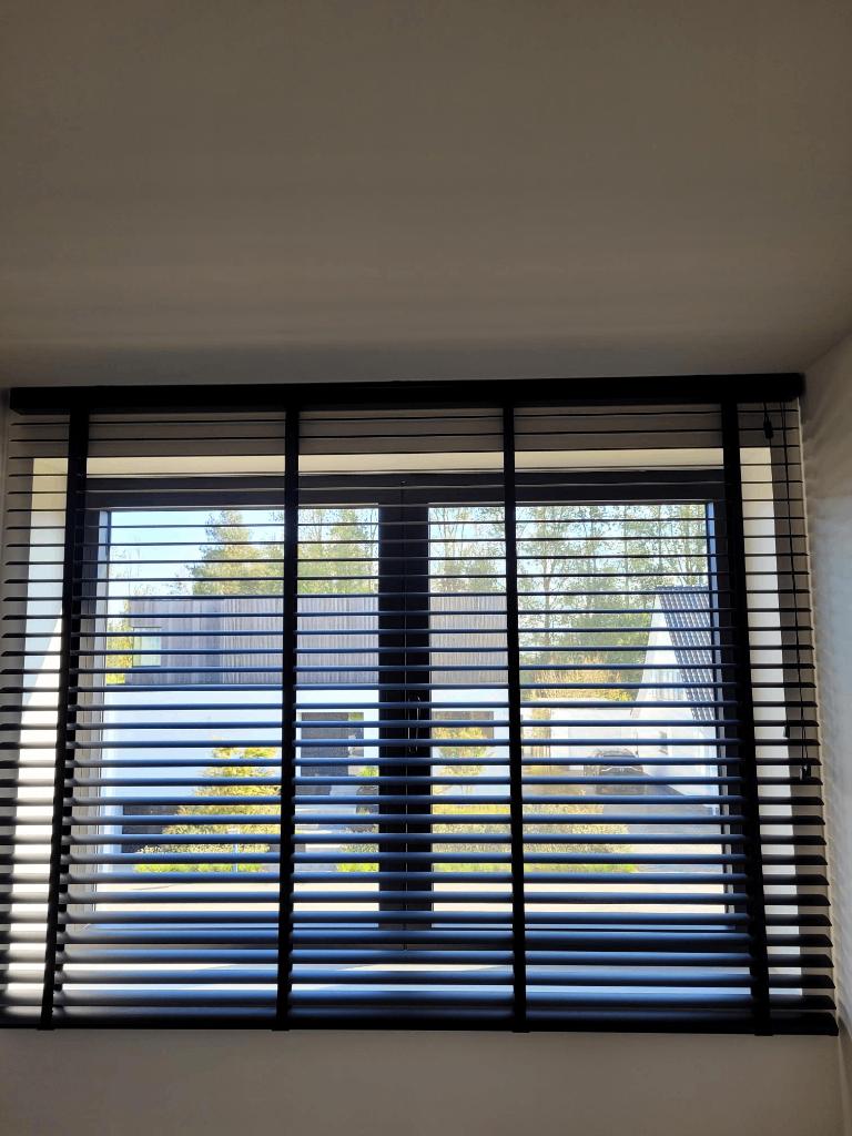 Nieuwe zwarte aluminium jaloezieën 50mm, Ophalen, Nieuw, Zwart, 150 tot 200 cm