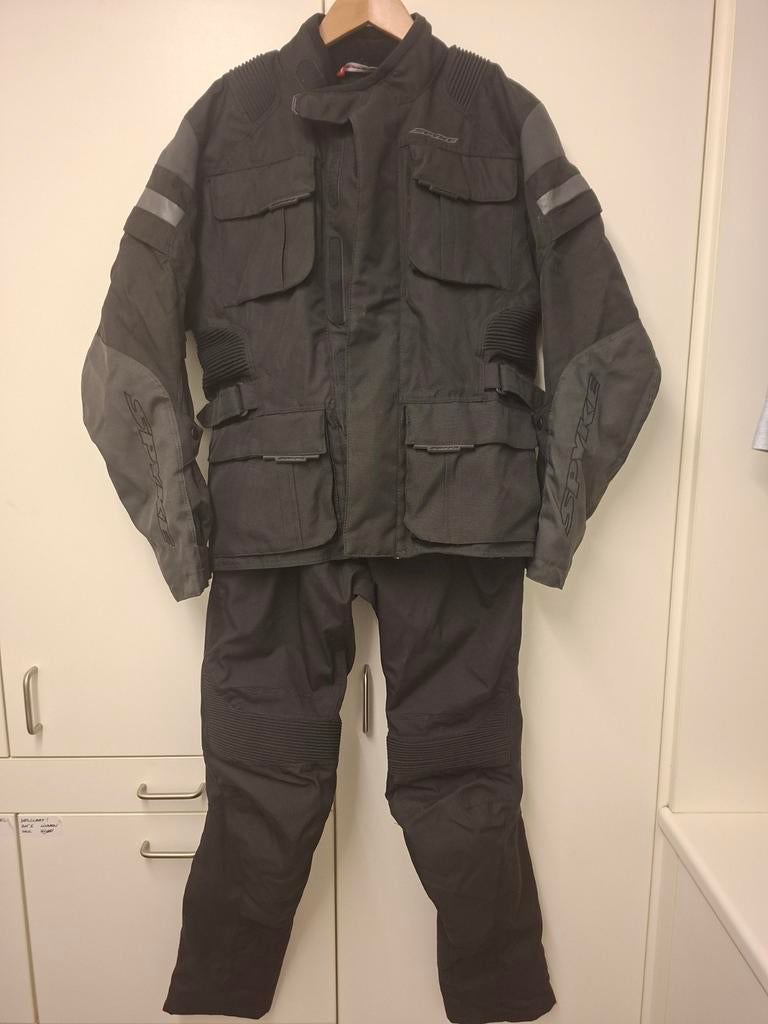 Motorpak maat L: compleet met voering en bescherming, Motos, Vêtements | Vêtements de moto, Combinaison, Hommes, Seconde main