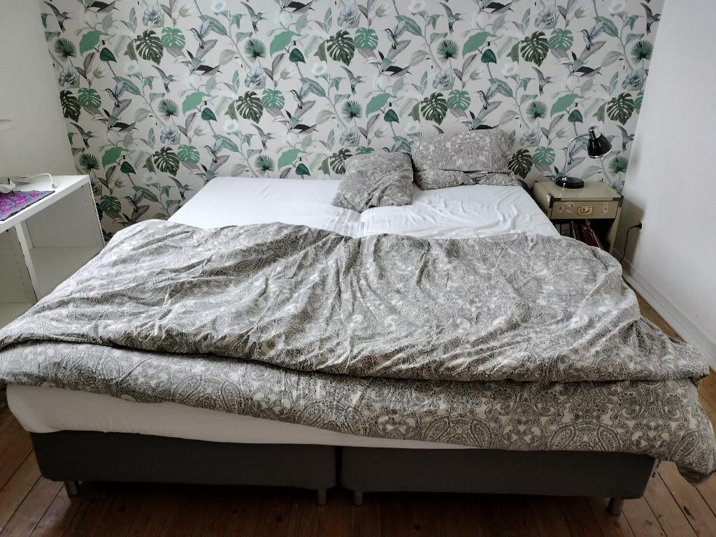 Kingsize bed, 1 jaar oud - weg wegens verhuis, Ophalen, Tweepersoons, Zo goed als nieuw, Bedbodem