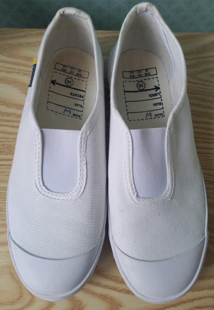 Witte pantoffels maat 35, Sport en Fitness, Turnen, Ophalen of Verzenden, Zo goed als nieuw, Wit, Turnschoenen