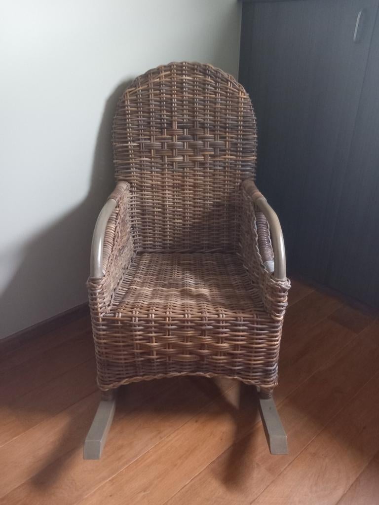 “Rieten Schommelstoel – Goede Staat, Tijdloos Design”, Kinderen en Baby's, Ophalen