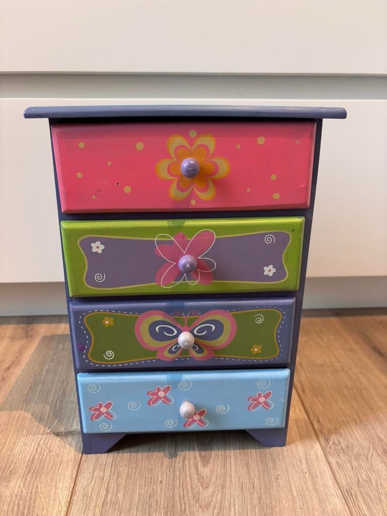 Klein kastje met vlinders en bloemen, Minder dan 50 cm, Gebruikt, Ophalen of Verzenden, Minder dan 25 cm