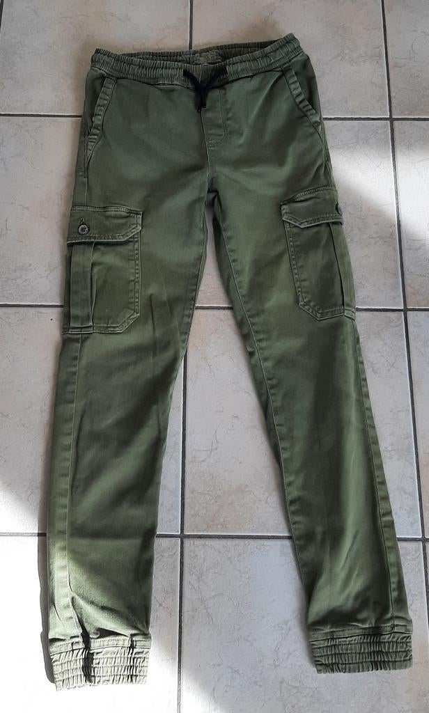 Toffe kakigroene cargobroek mt 146 of 11 jr JBC (zie foto's), Kinderen en Baby's, Broek, Ophalen of Verzenden, Zo goed als nieuw