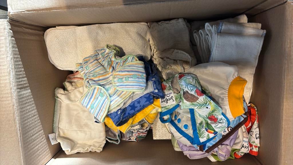 Groot pakket wasbare luiers en accesoires, Ophalen of Verzenden, Gebruikt, Jongetje of Meisje