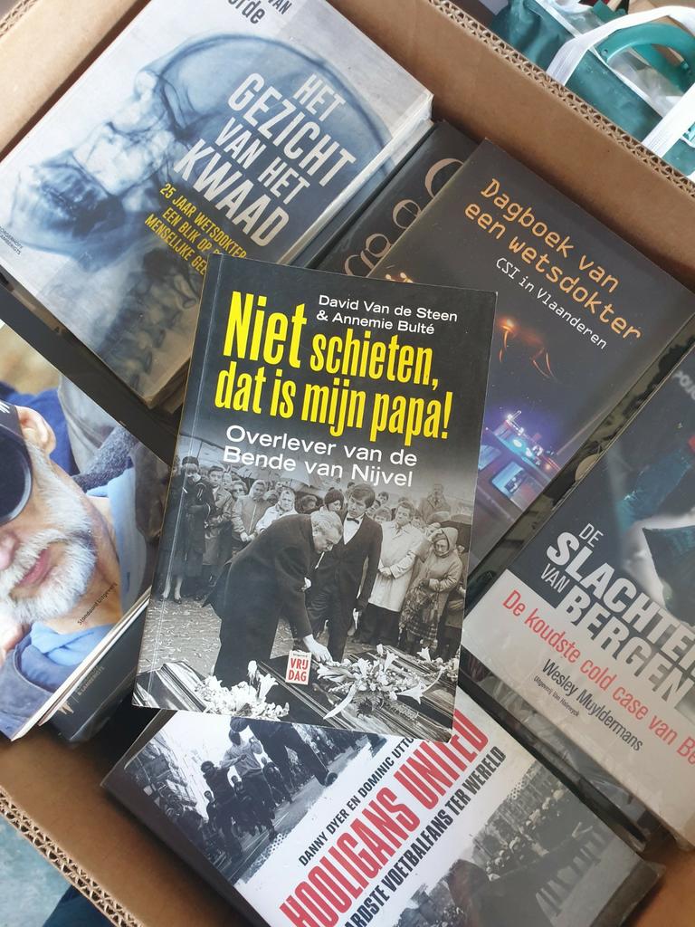 Annemie Bulté - Niet schieten, dat is mijn papa!, Ophalen of Verzenden, Zo goed als nieuw, Annemie Bulté