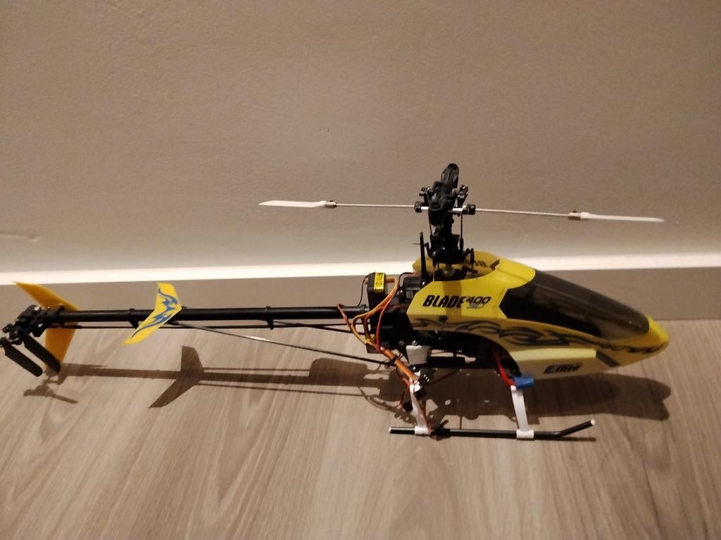 Blade 400 enkel goed voor onderdelen ( donor helicopter), Enlèvement