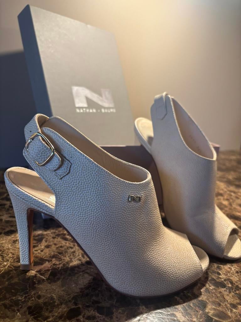 Nieuwe Nathan baume mt 36,5, Ophalen, Zo goed als nieuw