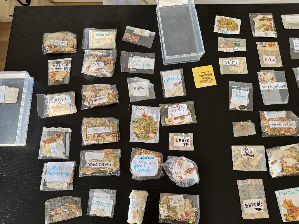 Grote collectie sigarenbanden (vele duizenden), Enlèvement