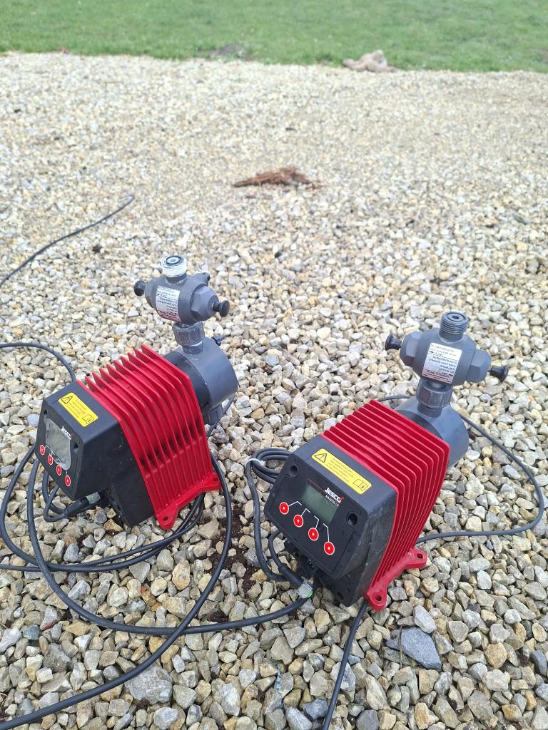 Pompes doseuses à membrane magnétique Jesco LD6 (2 pieces), Enlèvement, Utilisé