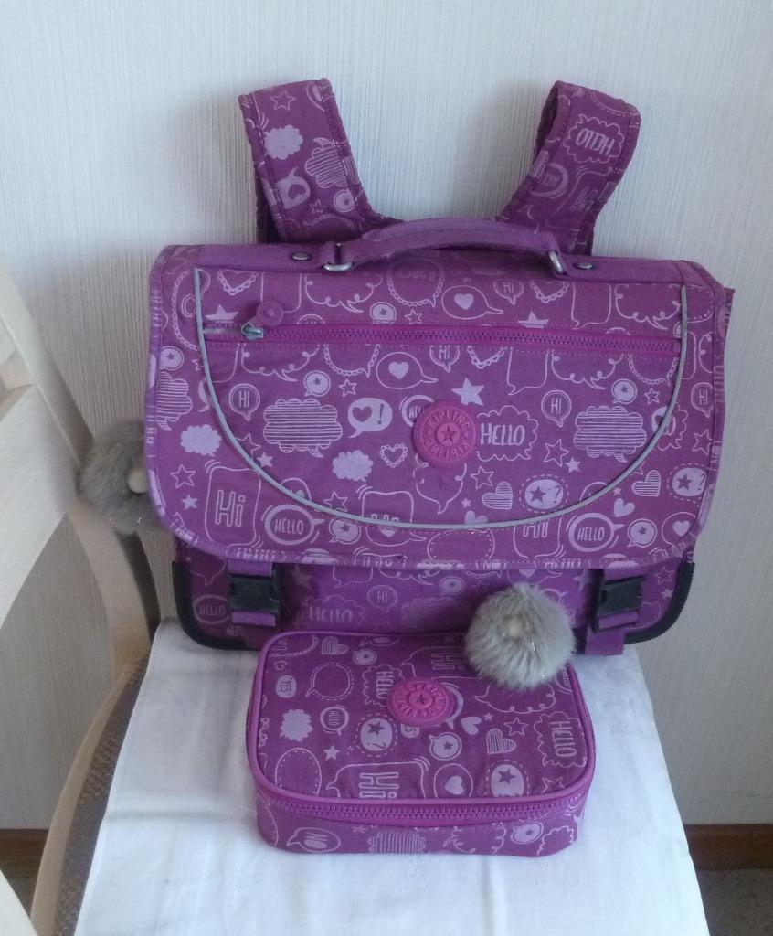Kipling Mallette 6/12 ans et gd plumier + singes boules, Bijoux, Sacs & Beauté, Sacs | Cartables, Enlèvement ou Envoi, 30 à 40 cm